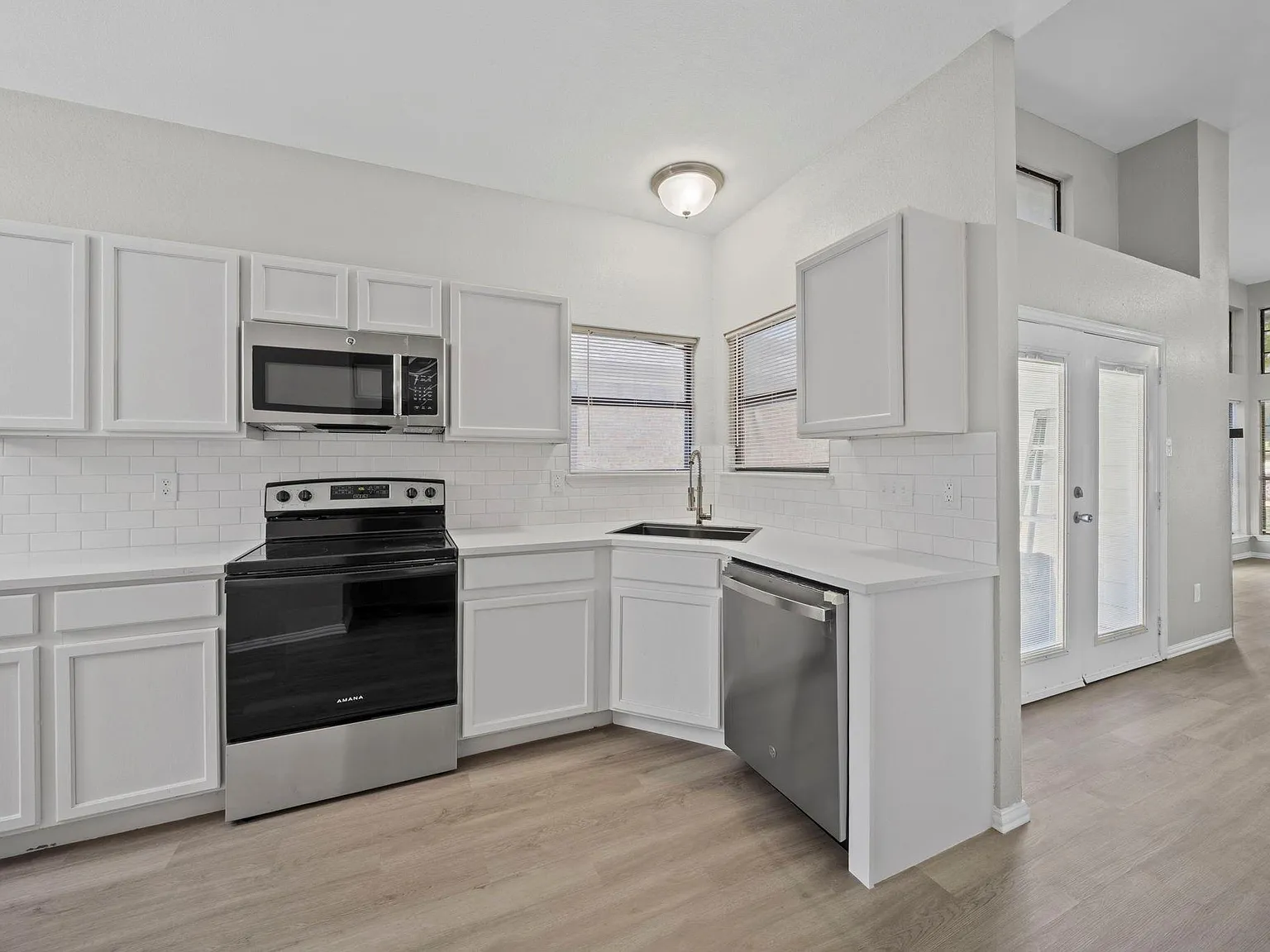 4 bed, 1605 sqft, $2,200 — Photo 3