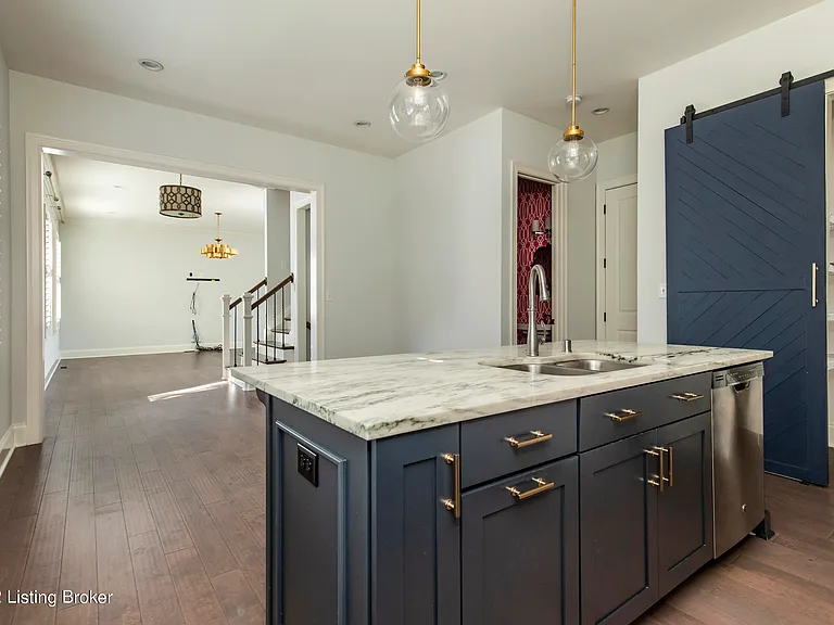 9409 Civic Way — Photo 9