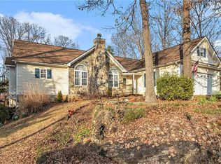 230 Creekview Dr, Hoschton, GA 30548