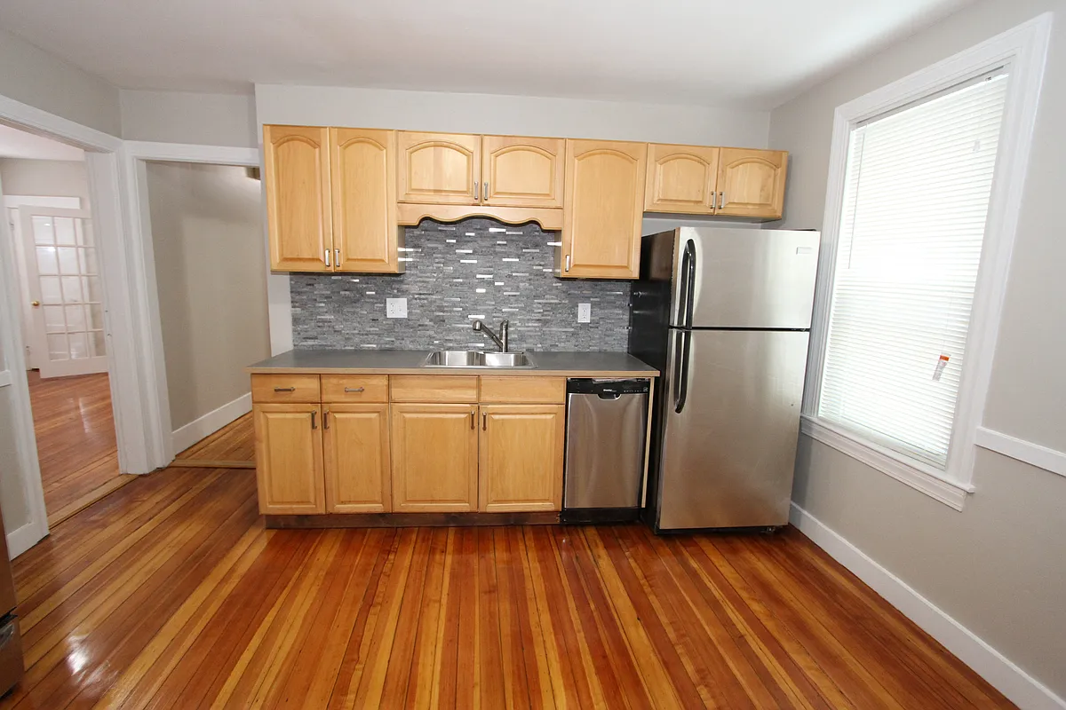 Building Photo - 18 Howes St #2