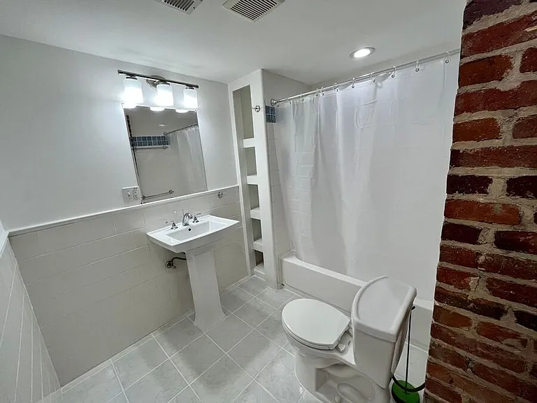 1631 Harvard St NW #B — Photo 10