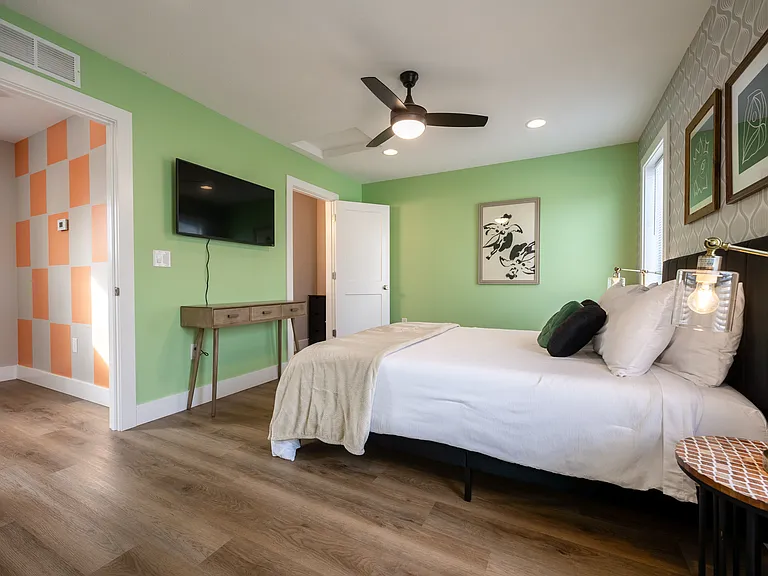 601 E Miller Dr — Photo 13