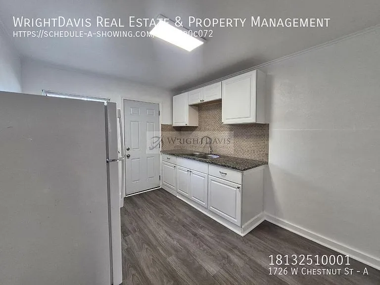 1726 W Chestnut St #A — Photo 8