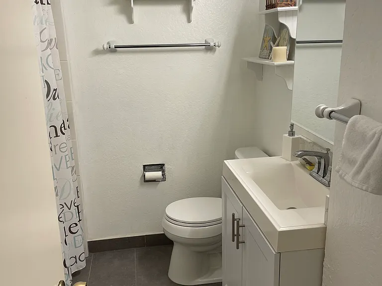 1504 Dolphin Dr — Photo 10