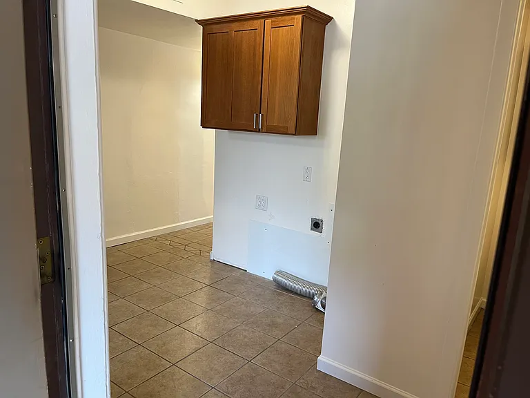 701 Center Ave — Photo 35