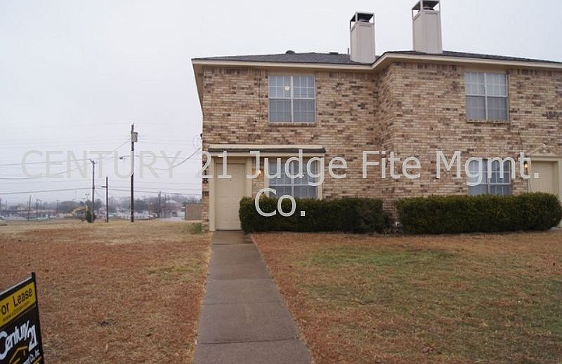 1st image of 818 Red Bud Dr