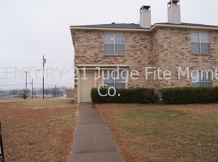 818 Red Bud Dr, Desoto, TX 75115