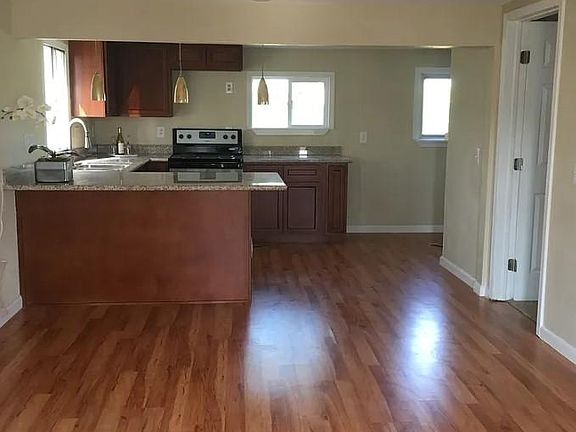 2nd image of 337 Potomac Ave