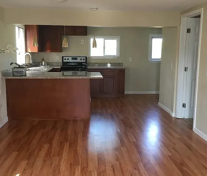 337 Potomac Ave — Photo 2