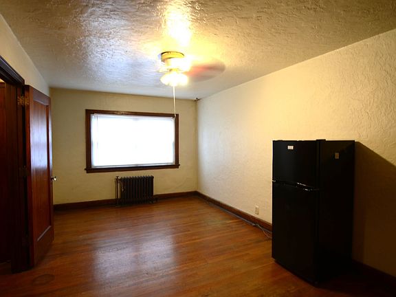 3rd image of 2340 Victory Pkwy #2340/34