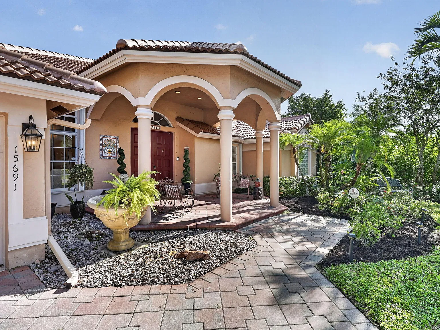 4 bed, 3.0 bath, 2815 sqft, $10,500 — Photo 3