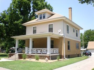 708 E 11th Ave, Winfield, KS 67156