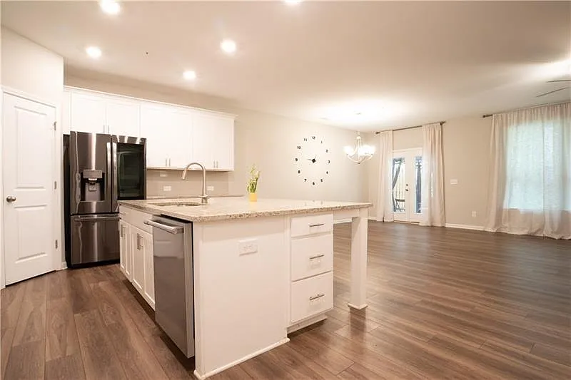 3 bed, 2.5 bath, 1970 sqft, $3,280 — Photo 4