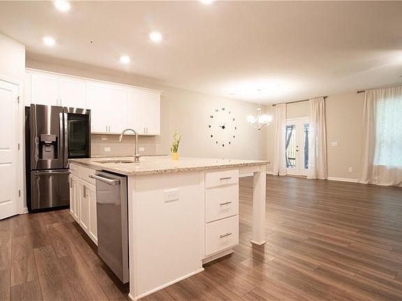 4th image of 525 Duval Dr