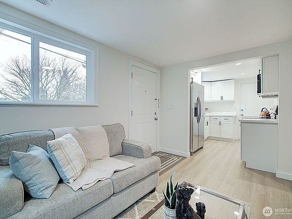 3rd image of 10231 36th Avenue SW