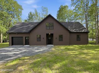 6 Raccoon Cir, Lake Ariel, PA 18436
