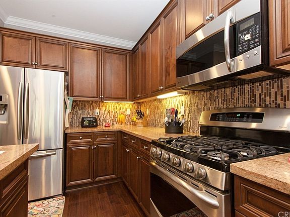 Upgraded Kitchen with Stainless Steel Appliances