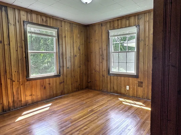 2317 Redbud Ln — Photo 4