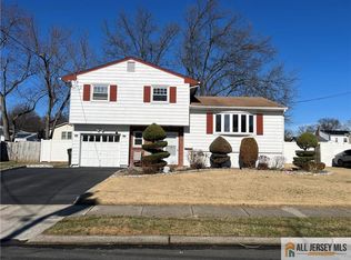 79 Winding Rd, Iselin, NJ 08830