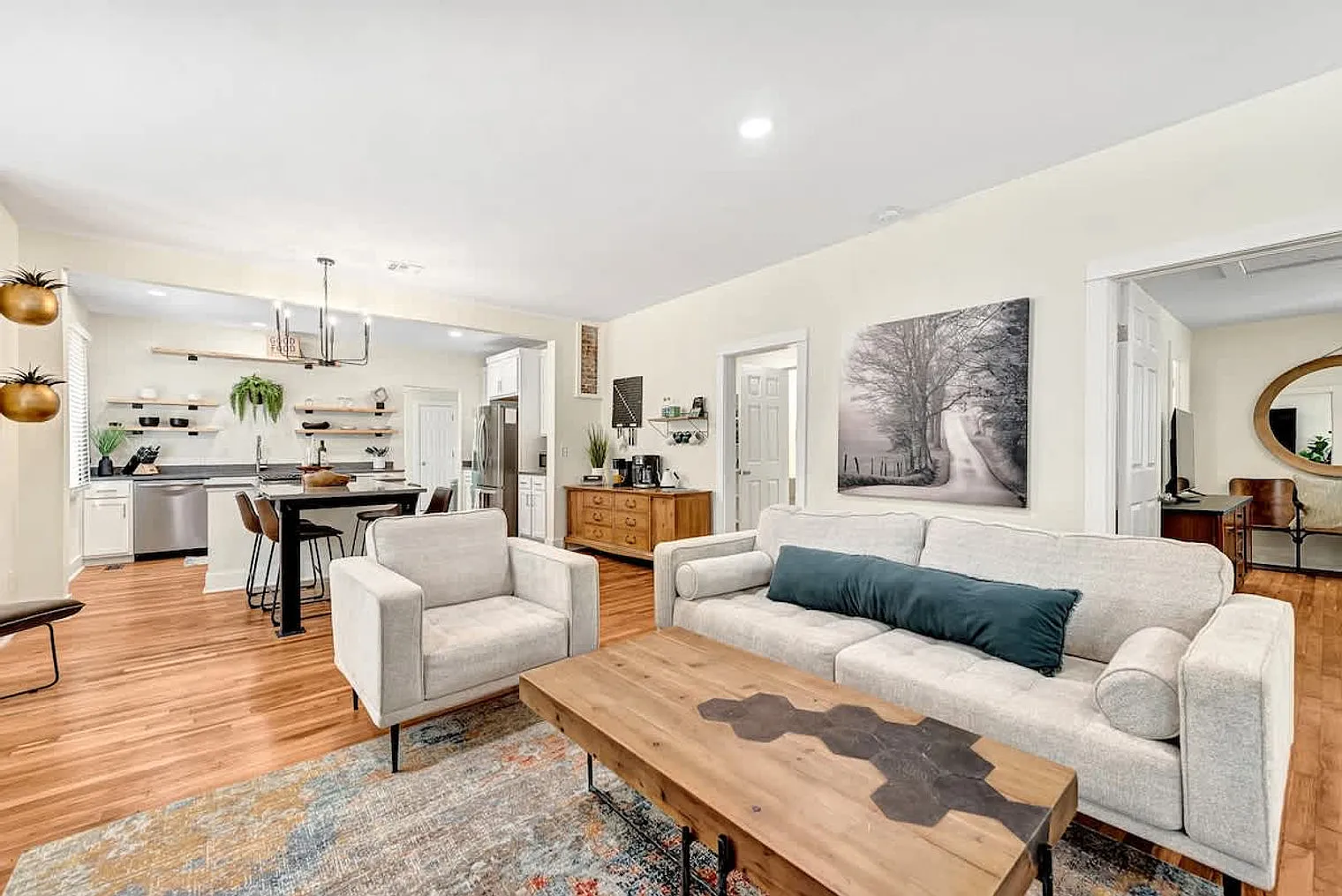 3 bed, 2.0 bath, 1582 sqft, $4,148 — Photo 3