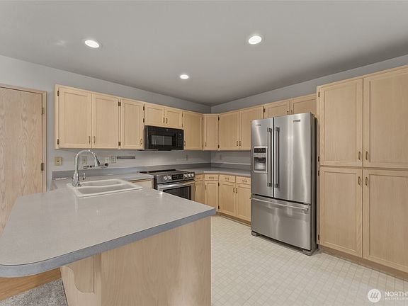 5th image of 1150 SE Edgemont Place