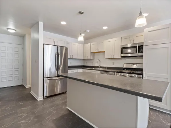 4050 West Rivers Edge CIRCLE #16, Brown Deer, WI 53209