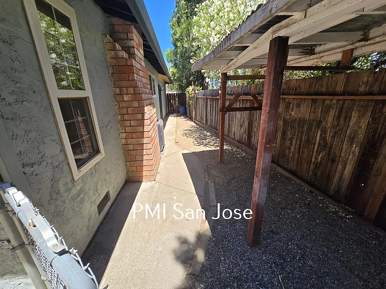 900 Susan Ct — Photo 23