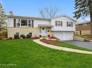 2134 N Cherry Hill Dr, Arlington Heights, IL 60004