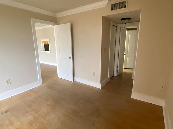 4th image of 13120 SW 92nd Ave #313
