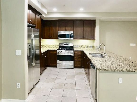 5th image of 629 Traction Ave APT 308