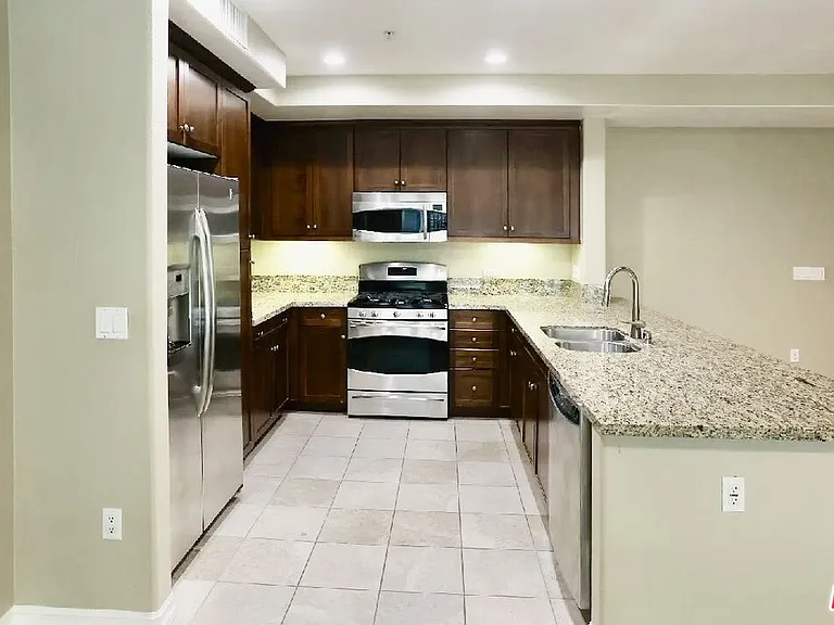 629 Traction Ave #308 — Photo 5