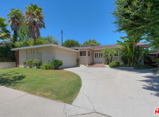 23951 Oxnard St, Woodland Hills, CA 91367