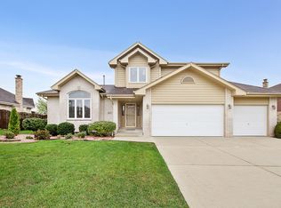 8007 Stonegate Dr, Tinley Park, IL 60487