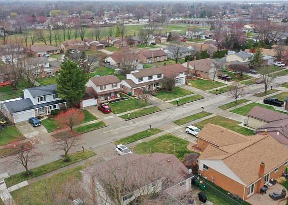 3rd image of 47371 Chrys Rd