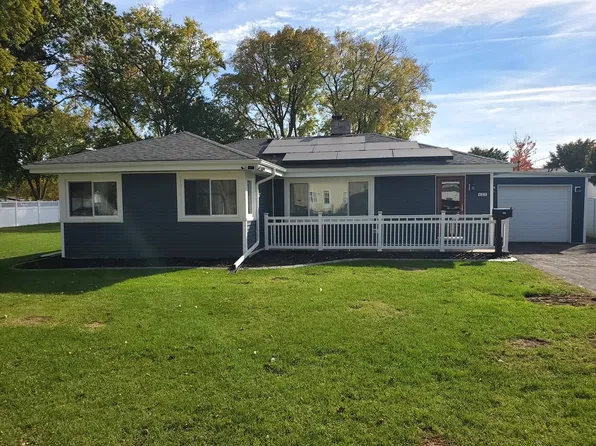 421 View St, Ottawa, IL 61350