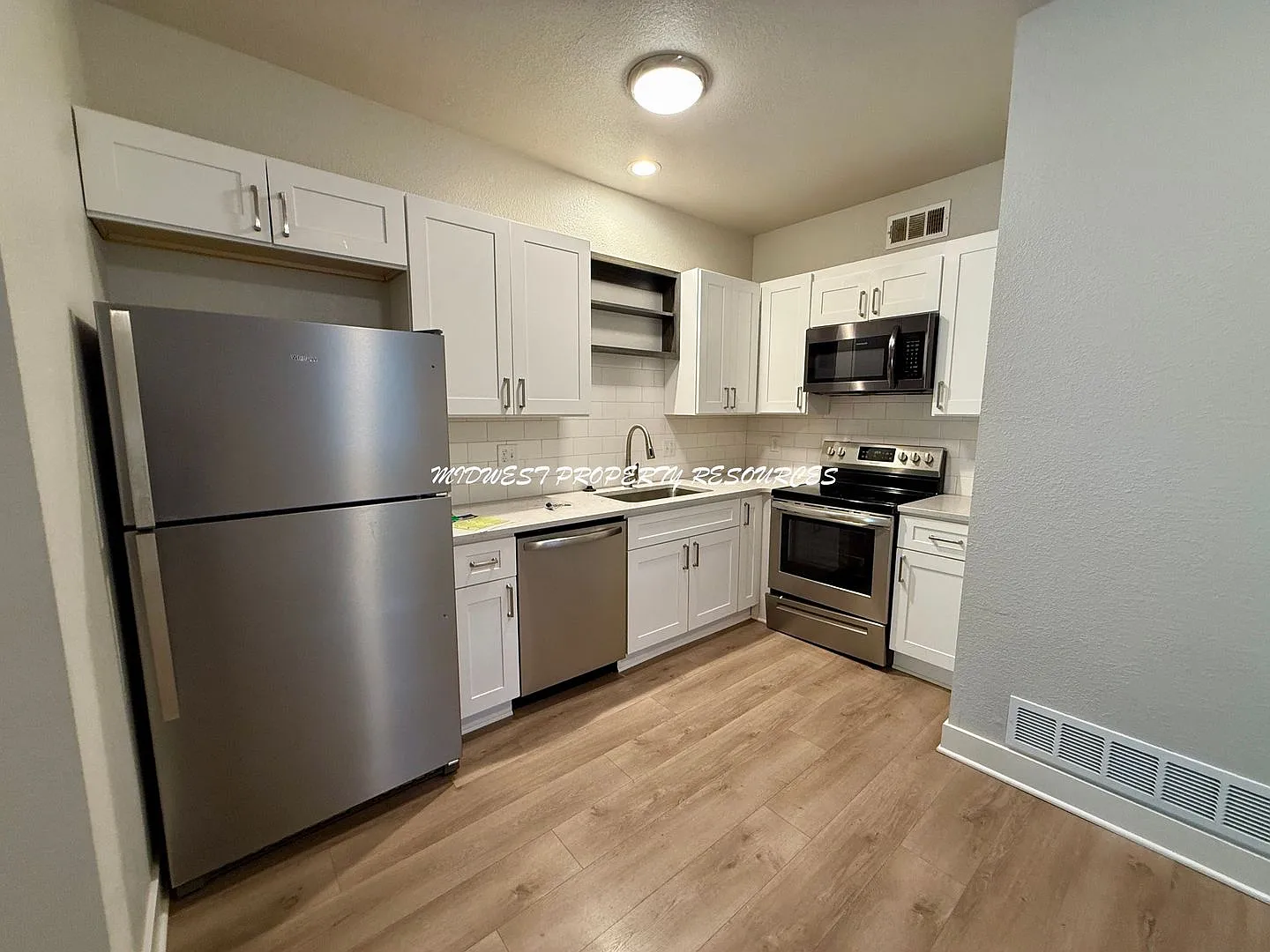 Highly Desired 3 Bd End Unit For Lease in Pleasant Hill | Offered by Midwest Property Resources — Photo 2