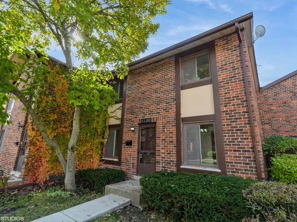 1S202 Stratford Ln, Villa Park, IL 60181