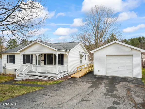 10 Dale Street, Hoosick Falls, NY 12090