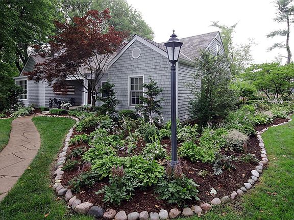 3rd image of 11 Wild Rose Dr