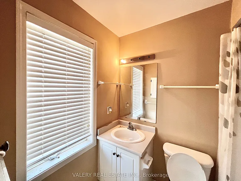 80 Acorn Pl #61 — Photo 17