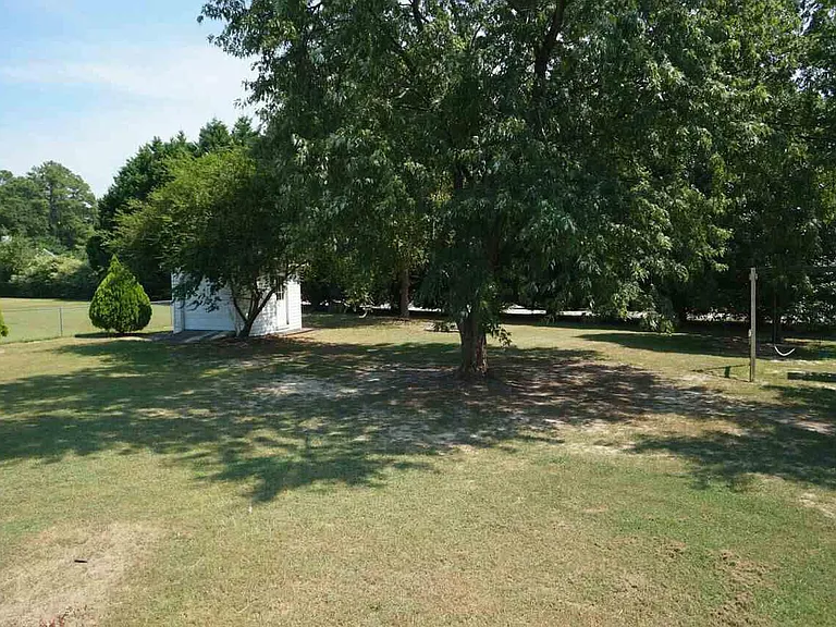 100 Halle Ct — Photo 20