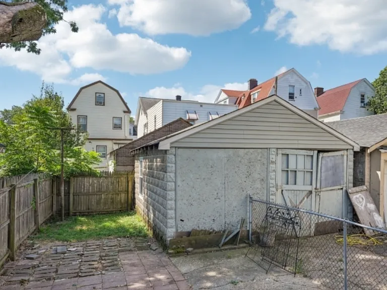 Laurel Ave — Photo 8
