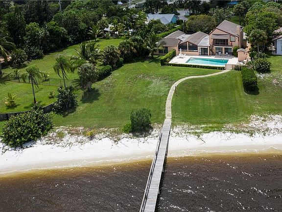 4th image of 1845 SE Saint Lucie Blvd