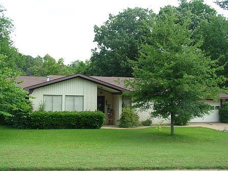 1st image of 207 Oak Dr