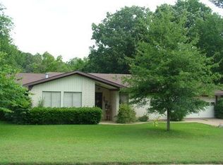 207 Oak Dr, Gladewater, TX 75647