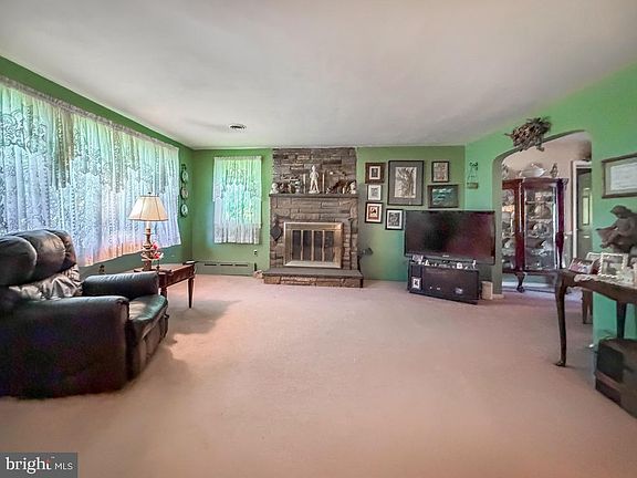 5th image of 74 Meadow Ln