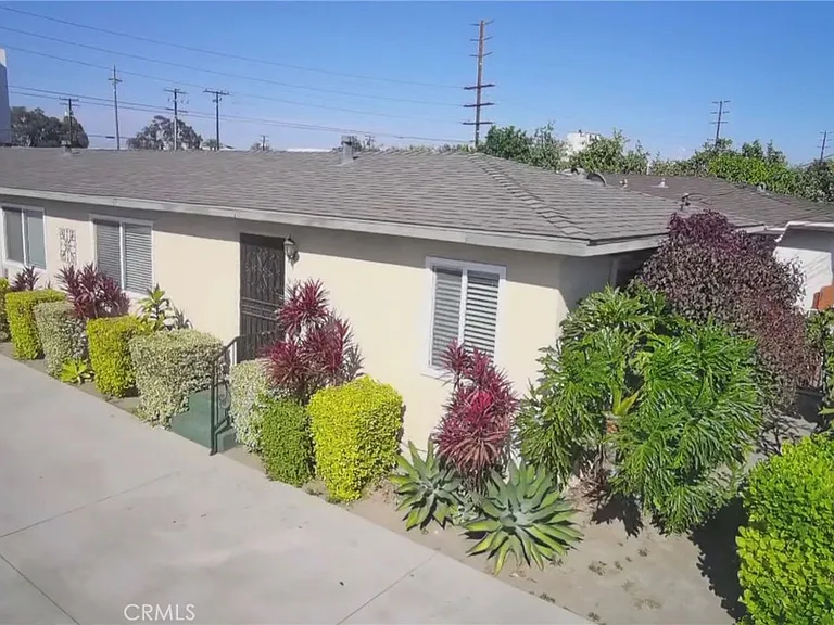 9105 Margaret St — Photo 3