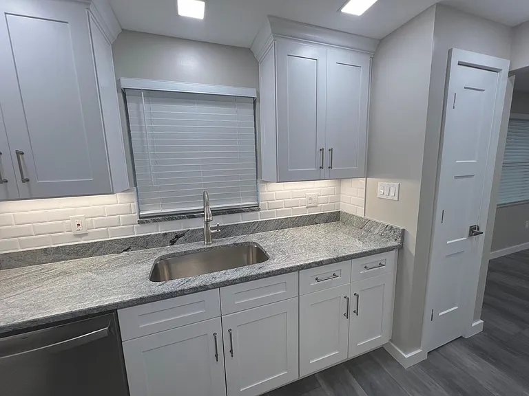 1147 Victoria Dr #B3 — Photo 15
