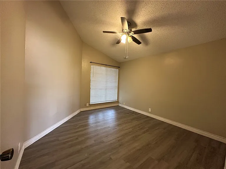 2429 Woodway Dr — Photo 21