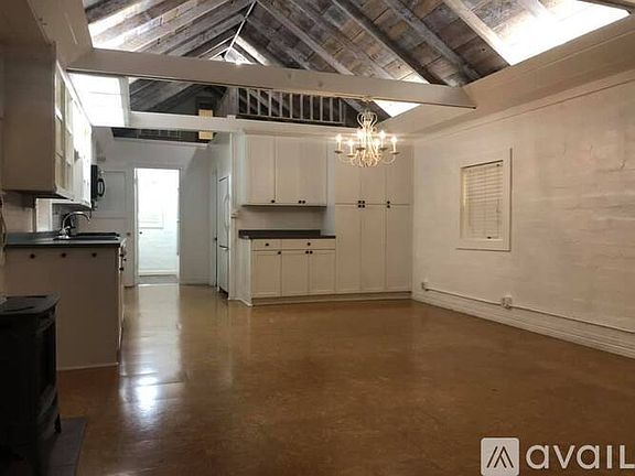4th image of 823 Prince Ave
